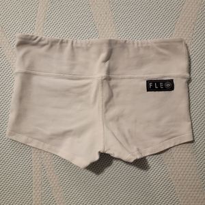 DNDL/Fleo White Collab - M